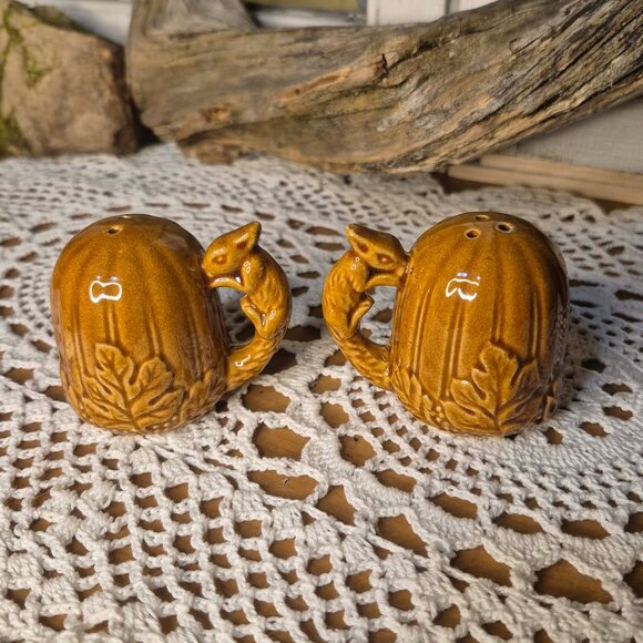 Vintage Squirrel Salt & Pepper Shakers - Picture 4 of 10
